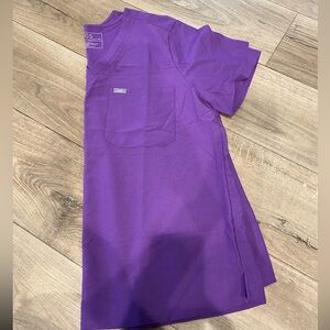 Like new, never worn, purple figs top